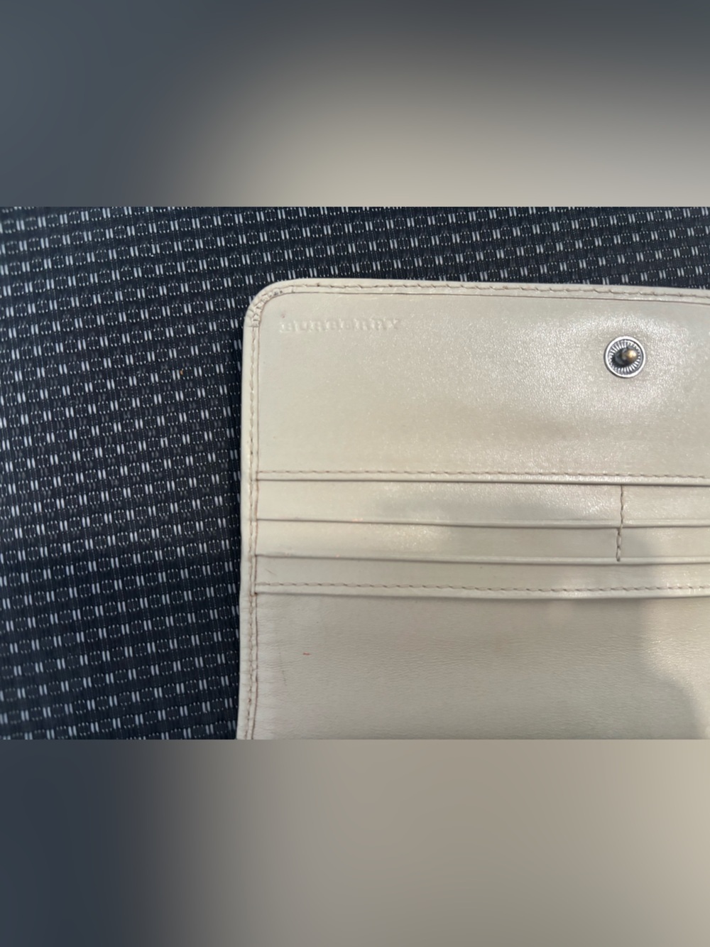 Authentic Burberry Beige Plaid Women's Wallet - Classic Check Design - Picture 4 of 10